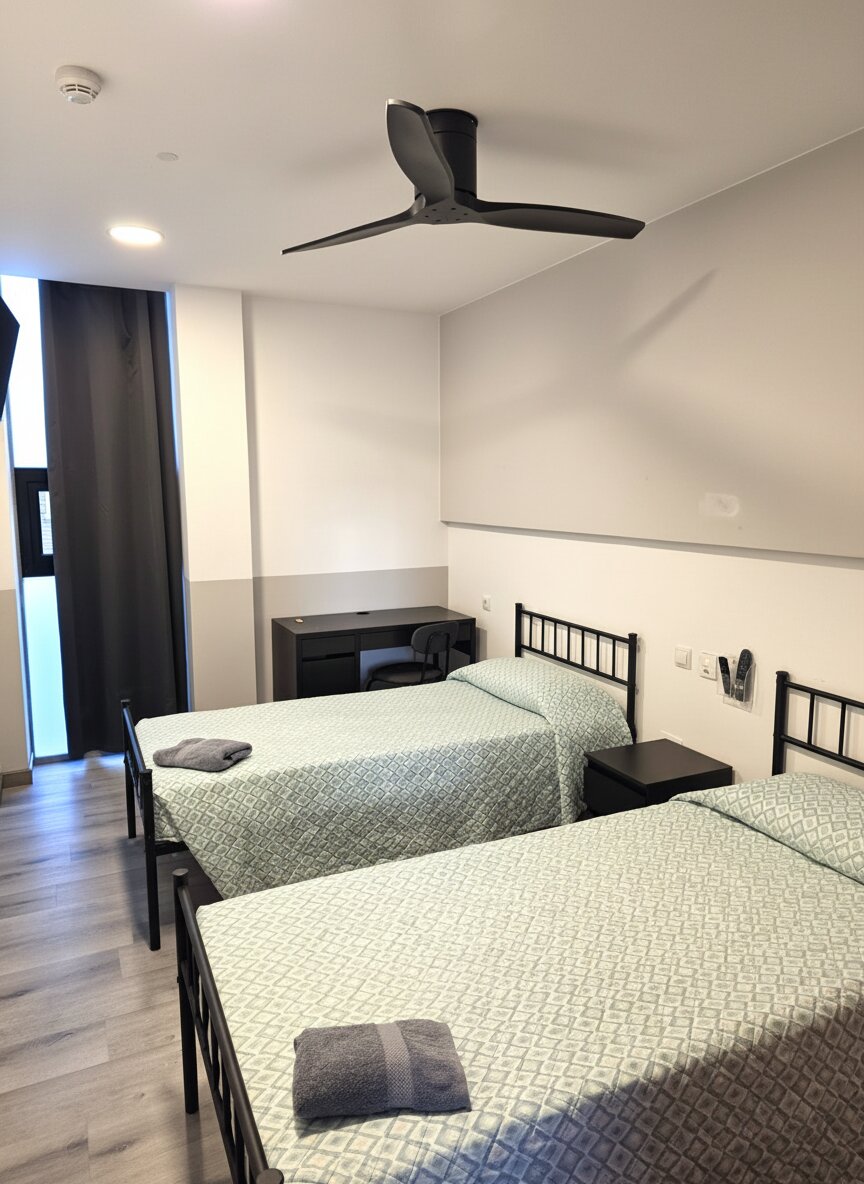 Habitación 5 - Doble con dos camas individuales en Hostal NANA Valladolid